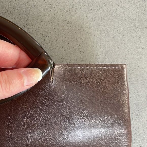 vintage tiny hard handle vegan leather bag - Picture 3 of 7